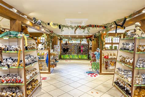 Gift Shop .